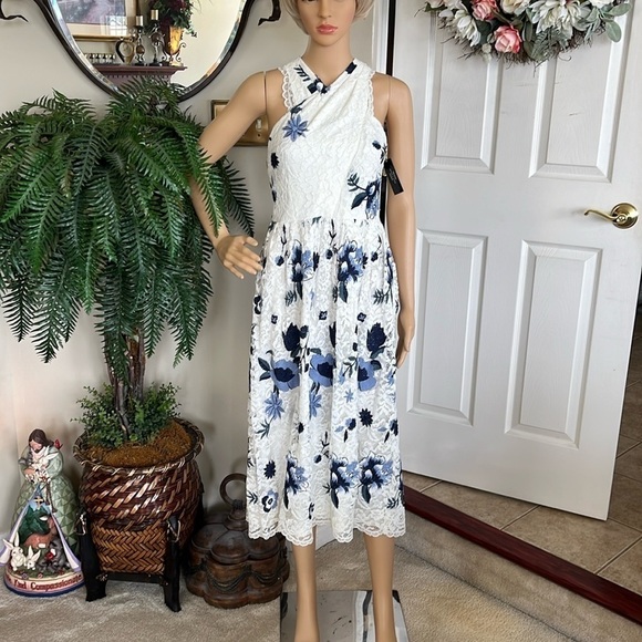 Brand New Tahari Cream Lace Dress w/ Embroidered Flowers Cris Cross Floral - Picture 1 of 16